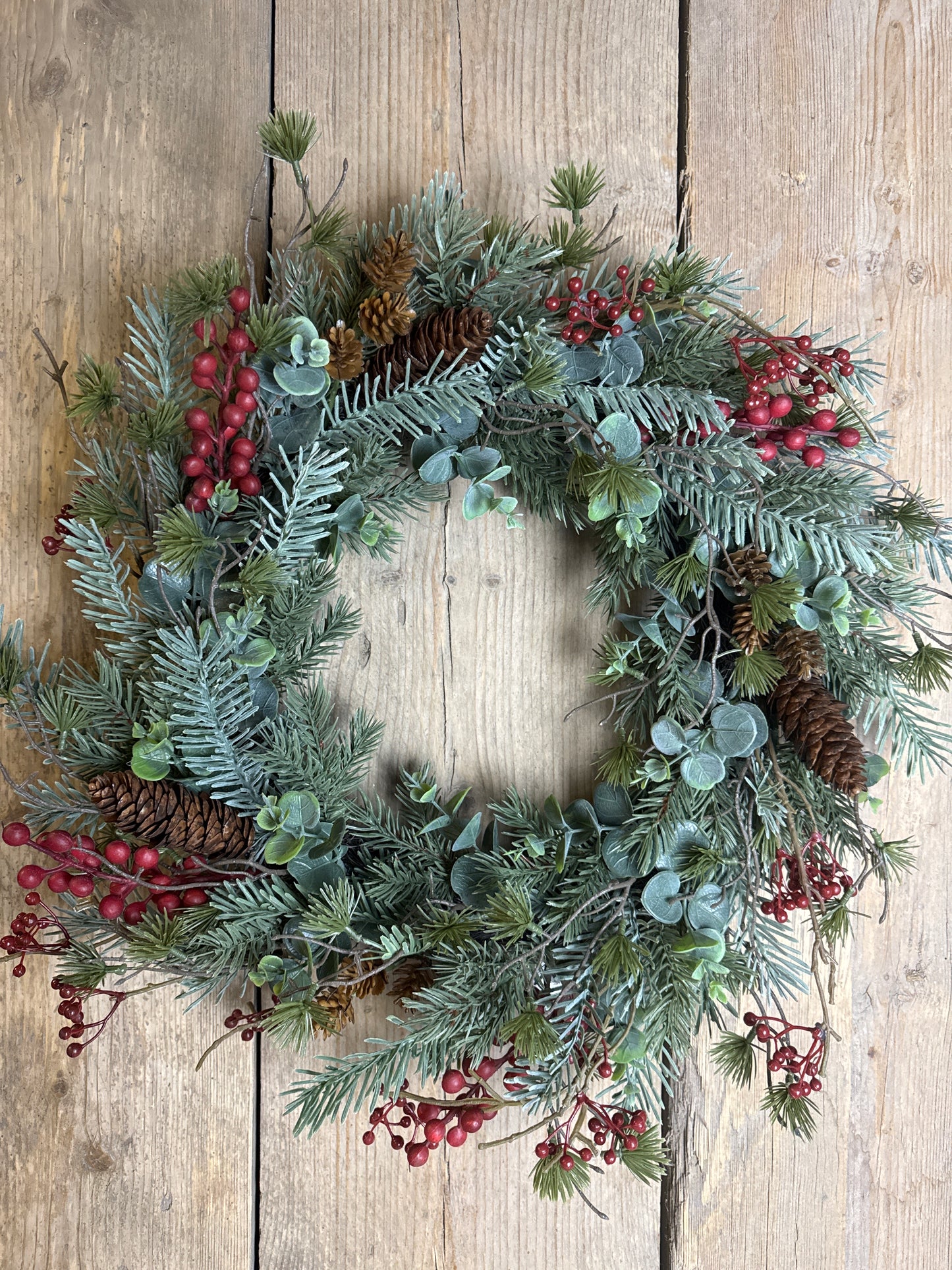 Winterkranz „Eukalyptus & Beeren“ – künstlich, naturgetreu & langlebig