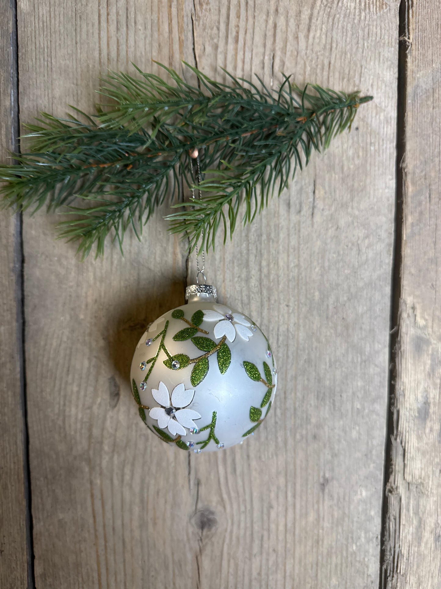 WHITE FLOWERS Glaskugel