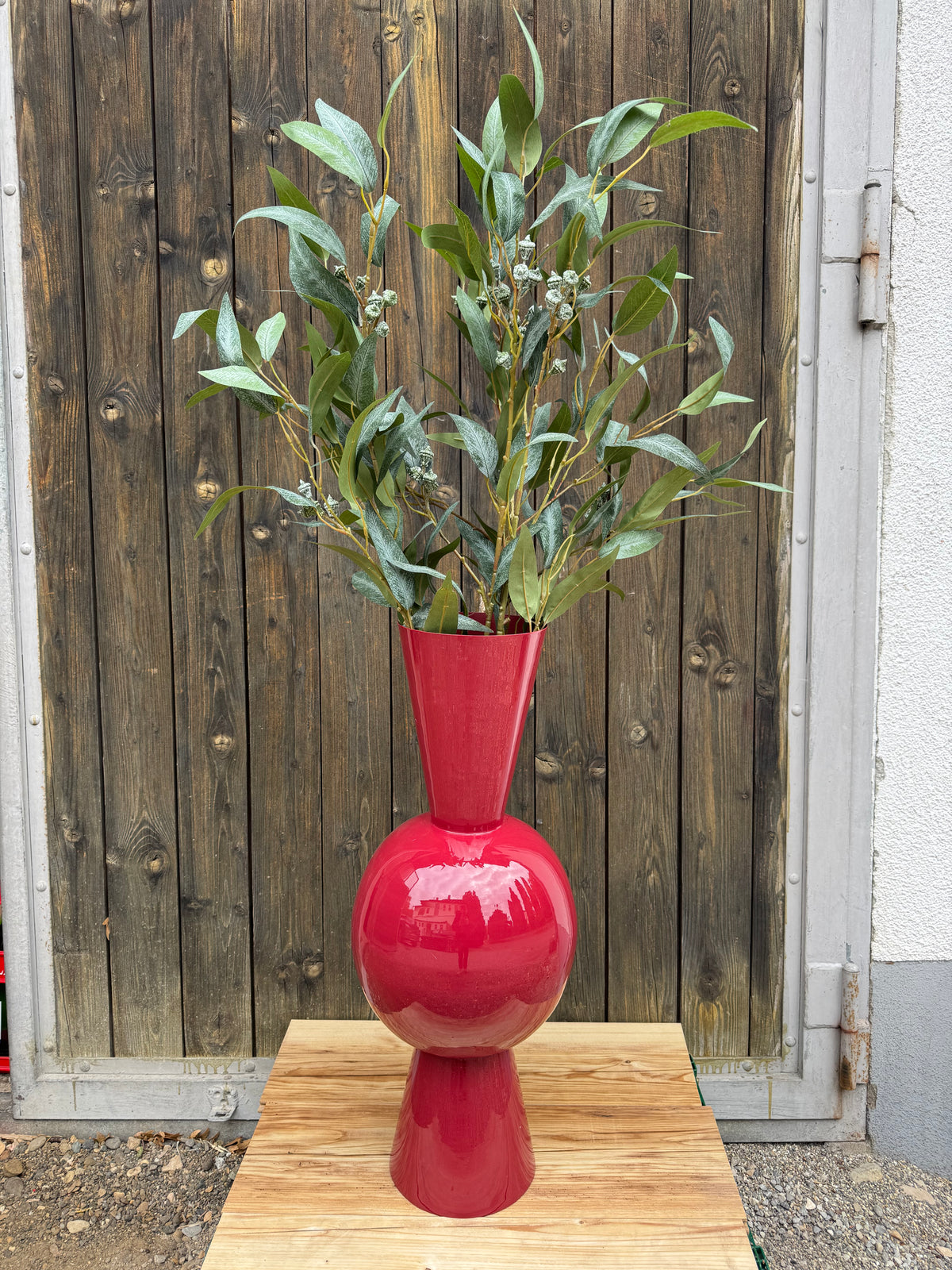 Bodenvase „Velvet Bordeaux“ – Blütenharmonie Jana Szabo
